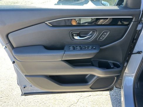 Used 2025 Honda Pilot Touring image 29