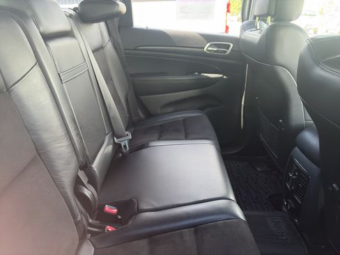 Used 2018 Jeep Grand Cherokee Altitude AWD/4WD image 6