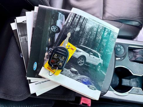 Used 2015 Ford Explorer XLT w/ Equipment Group 202B image 39