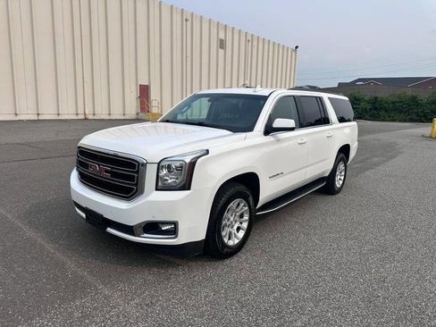 Used 2018 GMC Yukon XL SLT image 3