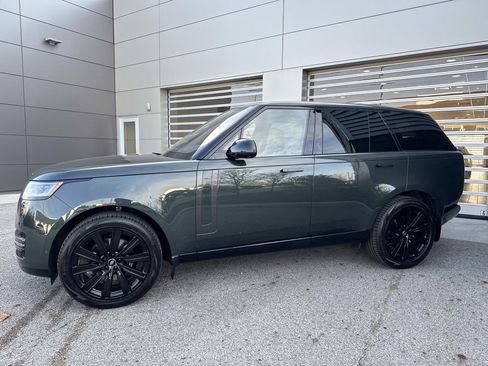 Used 2023 Land Rover Range Rover SE AWD/4WD image 3