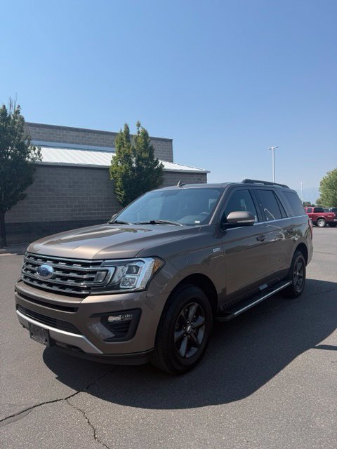 Used 2018 Ford Expedition XLT w/ Equipment Group 202A AWD/4WD image 2