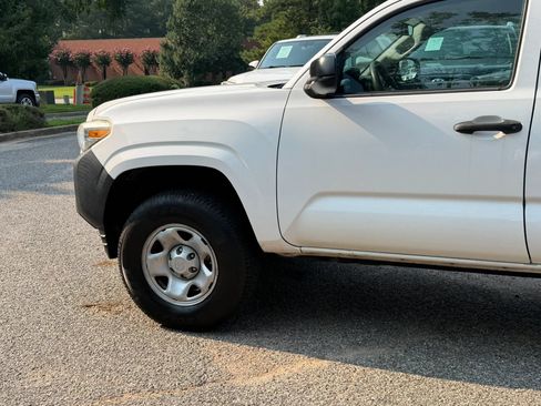 Used 2016 Toyota Tacoma SR RWD image 14