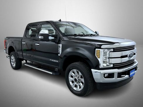 Used 2019 Ford F250 Lariat w/ Lariat Ultimate Package image 3