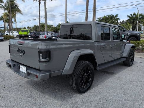 Used 2023 Jeep Gladiator Overland AWD/4WD image 5