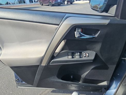 Used 2014 Toyota RAV4 XLE image 24