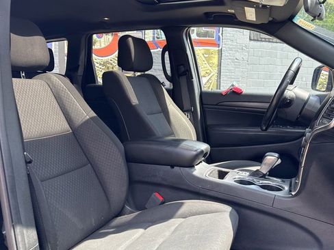 Used 2020 Jeep Grand Cherokee Laredo AWD/4WD image 4