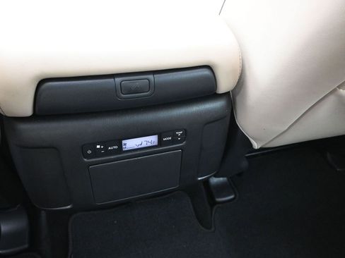 Used 2024 Nissan Armada SL w/ Captain's Chairs Package image 18