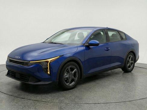 Used 2025 Kia K4 FWD image 3