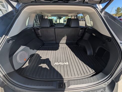 Used 2019 Toyota RAV4 Limited image 11