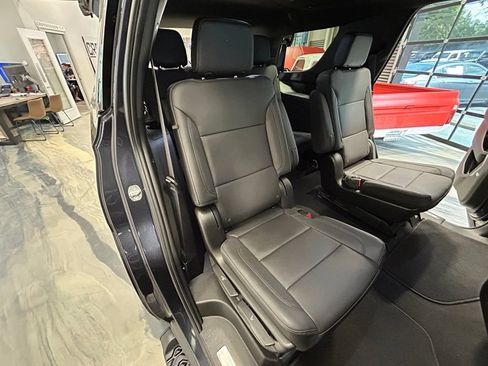 Used 2023 Chevrolet Tahoe Z71 w/ Luxury Package AWD/4WD image 5