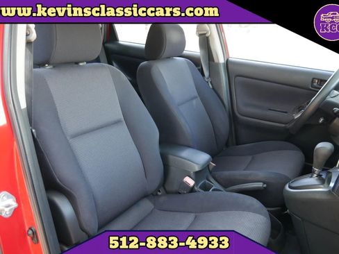Used 2006 Pontiac Vibe Sport Wagon 4D w/ Preferred Package image 16