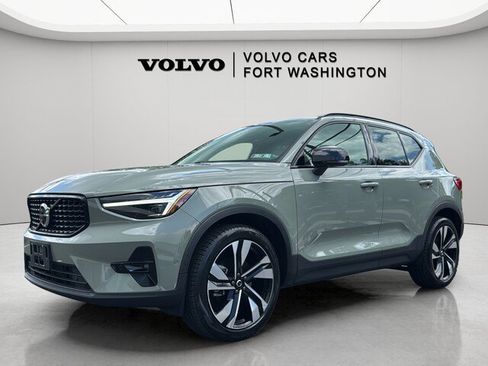 Certified 2024 Volvo XC40 B5 Plus w/ Climate Package AWD/4WD image 1