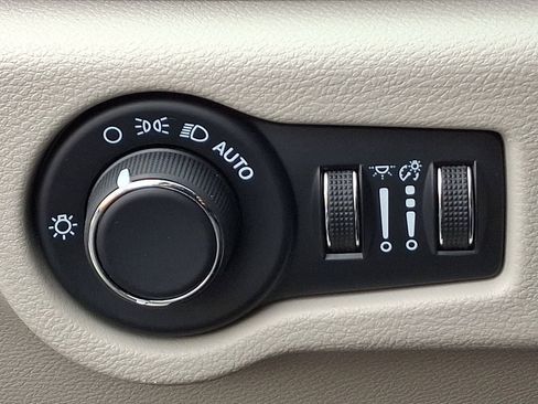 Used 2024 Chrysler Voyager LX FWD image 24