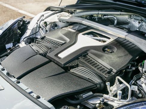 Used 2021 Aston Martin DBX image 22