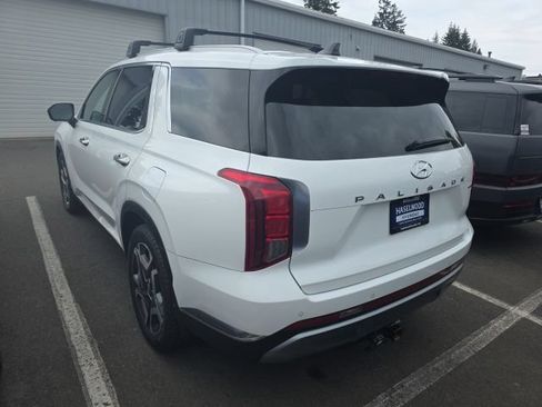 Used 2023 Hyundai Palisade Limited AWD/4WD image 2