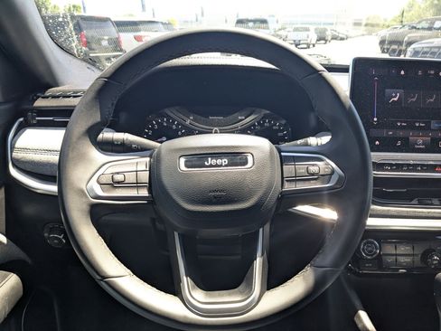Used 2024 Jeep Compass Latitude AWD/4WD image 18