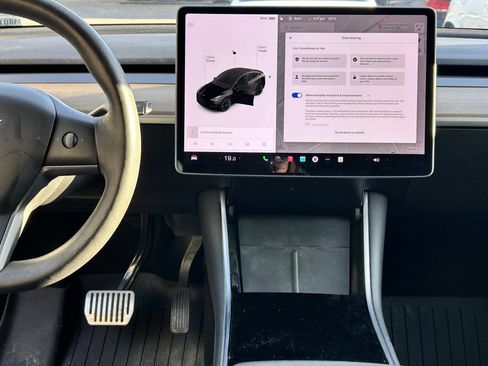 Used 2021 Tesla Model Y Long Range image 4