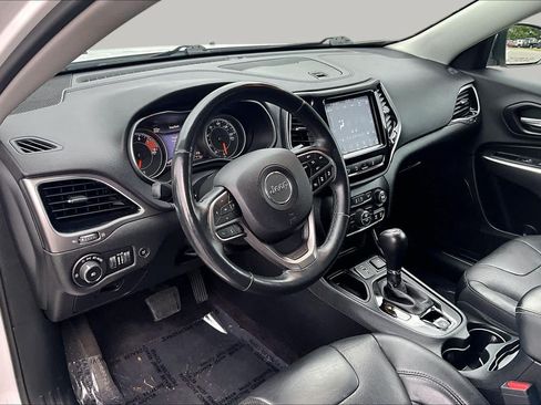 Used 2019 Jeep Cherokee Limited w/ Technology Group FWD image 17