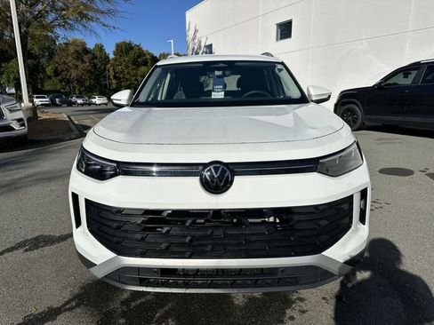 New 2025 Volkswagen Tiguan SE image 8