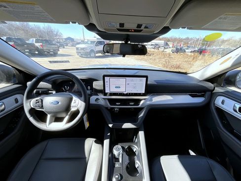 New 2026 Ford Explorer Active w/ Active Comfort Package image 12