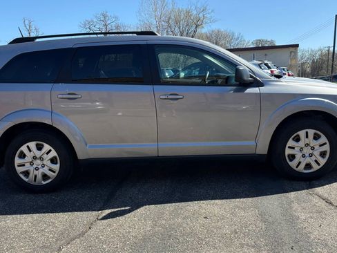 Used 2019 Dodge Journey SE FWD image 11