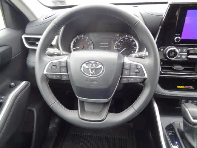 Certified 2026 Toyota Highlander XLE AWD/4WD image 16