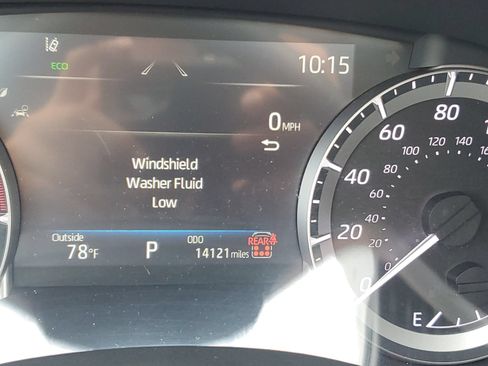 Used 2024 Toyota Highlander XLE AWD/4WD image 25