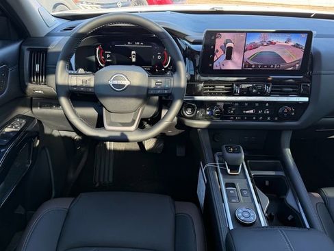 New 2026 Nissan Pathfinder Platinum AWD/4WD image 11