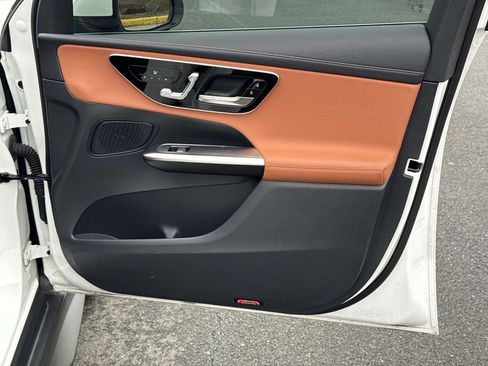 Used 2024 Mercedes-Benz GLC 300 4MATIC image 6