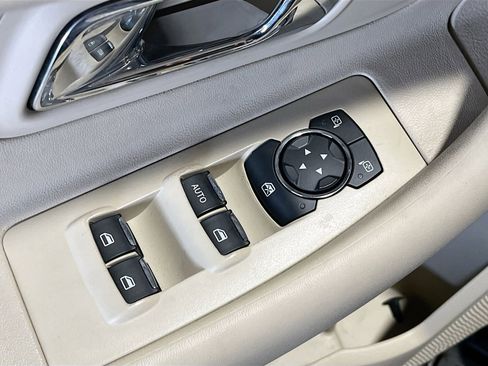 Used 2018 Ford Taurus SEL w/ Equipment Group 201A image 17