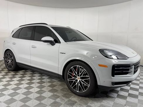 Used 2025 Porsche Cayenne S AWD/4WD image 8