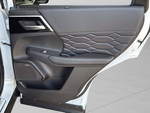 New 2026 Mitsubishi Outlander SEL FWD image 34
