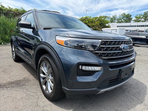 Used 2022 Ford Explorer XLT w/ Equipment Group 202A AWD/4WD image 3