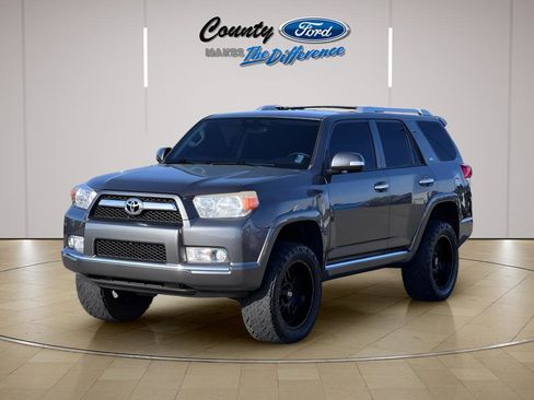 Used 2013 Toyota 4Runner SR5 w/ Convenience Pkg image 2