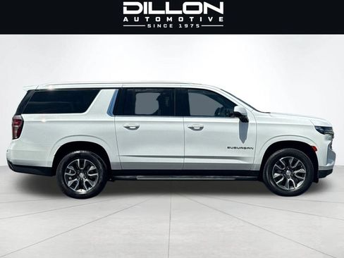Used 2023 Chevrolet Suburban LT w/ Luxury Package AWD/4WD image 3