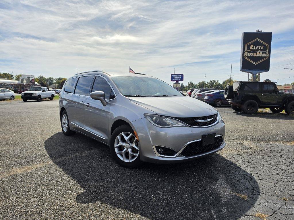 Used 2017 Chrysler Pacifica Touring-L Plus w/ Tire & Wheel Group FWD image 1