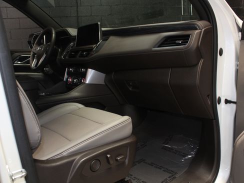 Used 2022 GMC Yukon XL SLT w/ SLT Premium Package AWD/4WD image 47