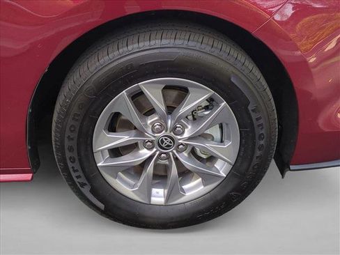 Used 2025 Toyota Sienna LE image 23