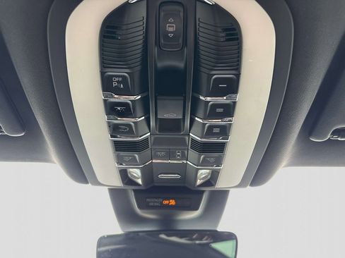 Used 2020 Porsche Macan S AWD/4WD image 29