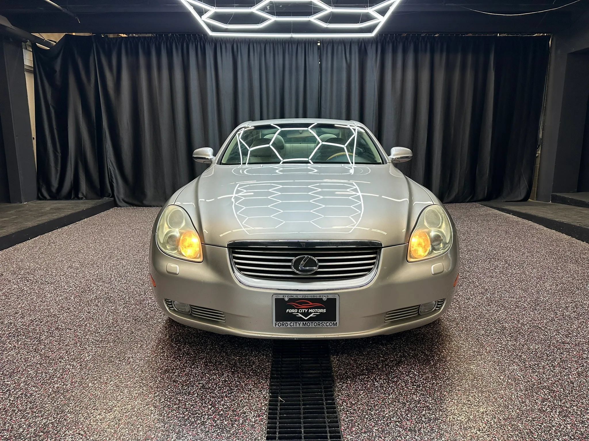 Used 2002 Lexus SC 430 Convertible RWD image 2
