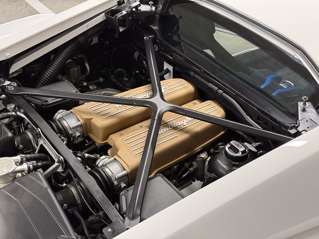 Used 2021 Lamborghini Huracan STO RWD image 40