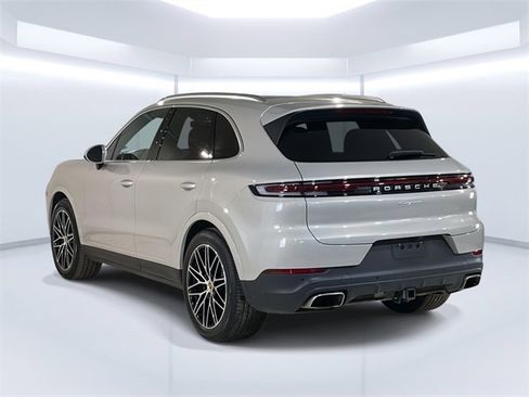 Used 2024 Porsche Cayenne image 3
