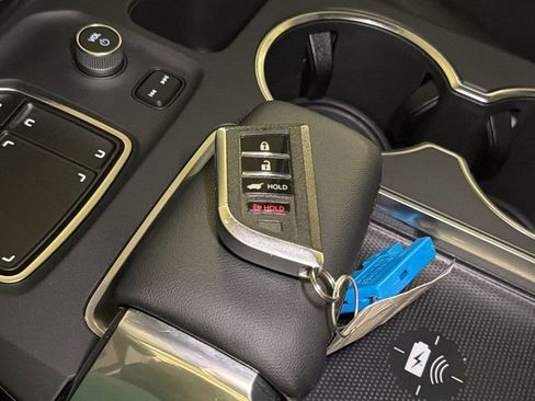 Used 2022 Acura MDX A-Spec image 38