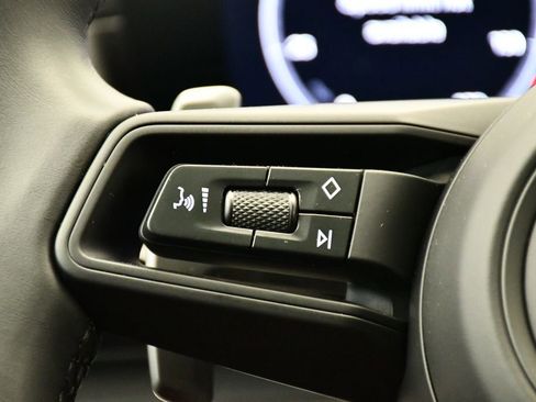 Certified 2025 Porsche Cayenne image 28