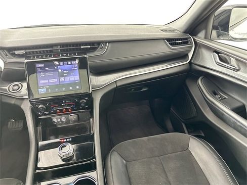 Used 2023 Jeep Grand Cherokee Altitude image 27