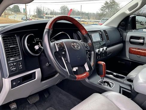 Used 2019 Toyota Sequoia Platinum image 11