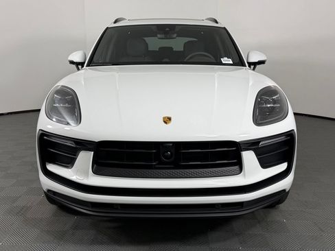 Certified 2026 Porsche Macan AWD/4WD image 10