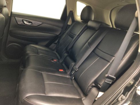 Used 2019 Nissan Rogue SV image 18