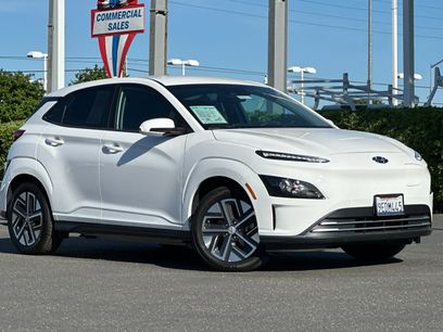 Used 2023 Hyundai Kona SE w/ Cargo Package